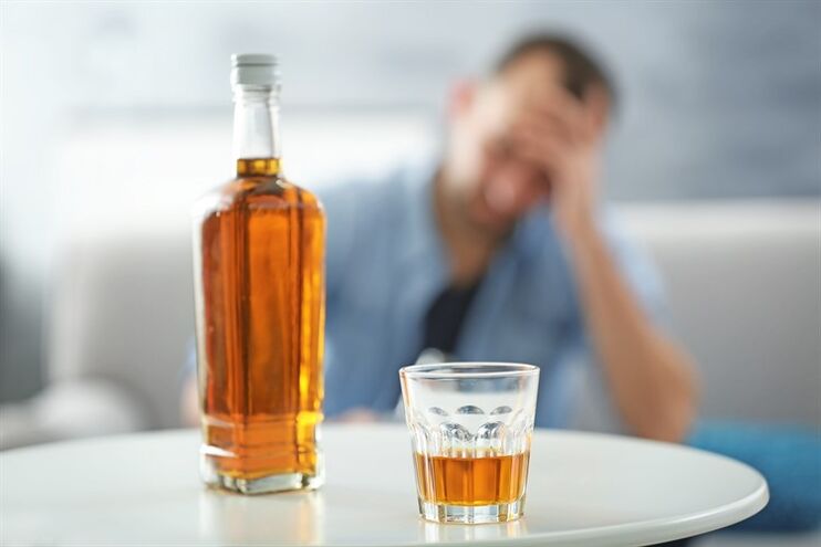 Pengambilan alkohol secara negatif mempengaruhi fungsi ereksi seorang lelaki